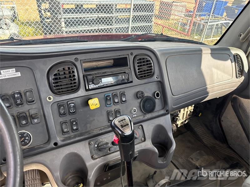 Freightliner M2 106 Cabinas
