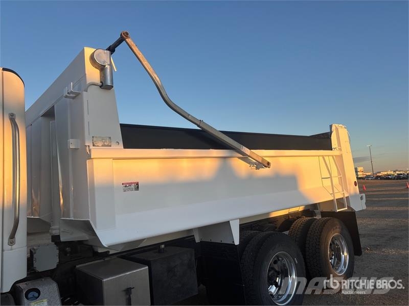 Freightliner M2 106 Camion ribaltabili