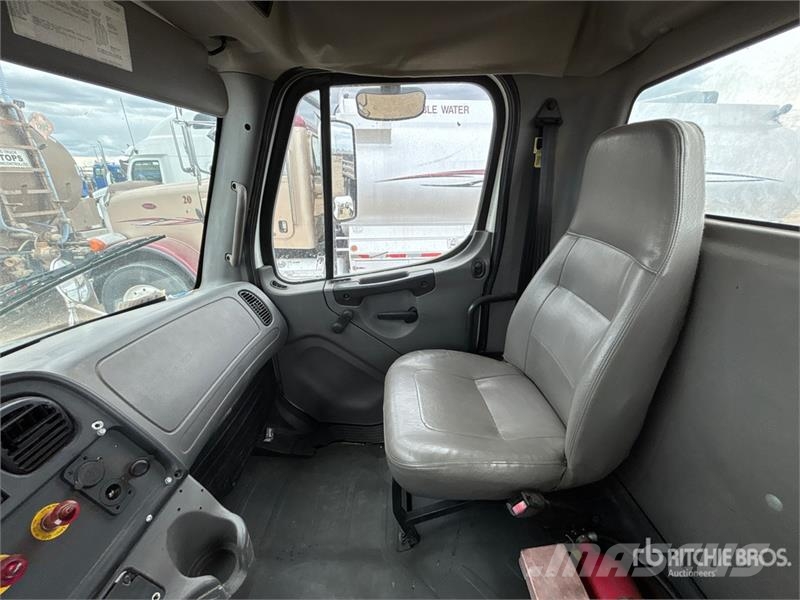 Freightliner M2 106 Kabine i unutrašnjost