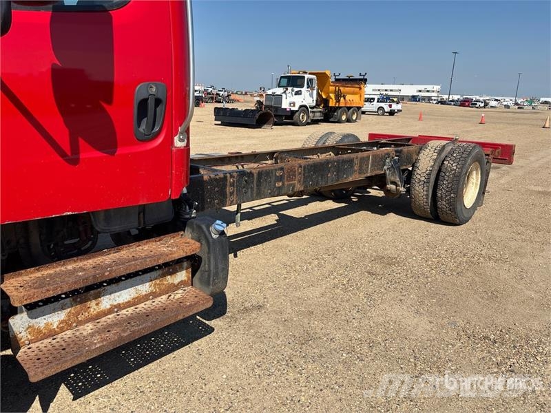 Freightliner M2 106 Kabiny a interiér