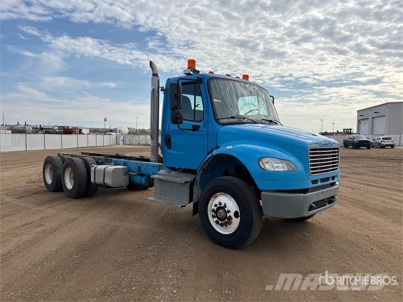 Freightliner M2 106 Kabíny a interiér