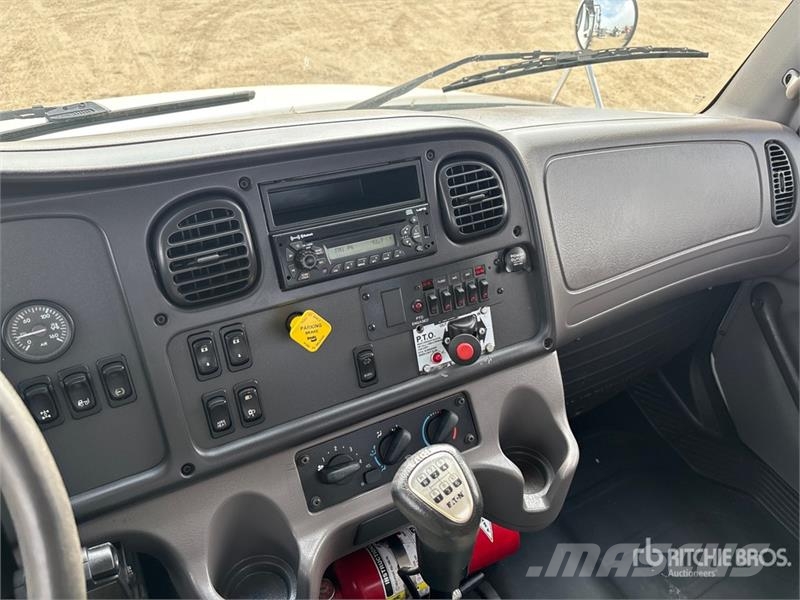 Freightliner M2 106 Hinausautot