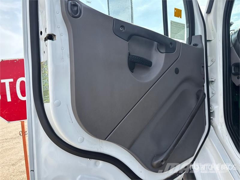 Freightliner M2 106 Hinausautot