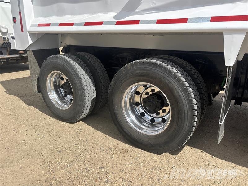 Freightliner M2 106 Грузовики-Самосвалы