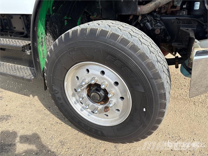 Freightliner M2 106 Hinausautot