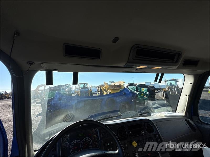 Freightliner M2 106 Hytter och interiör