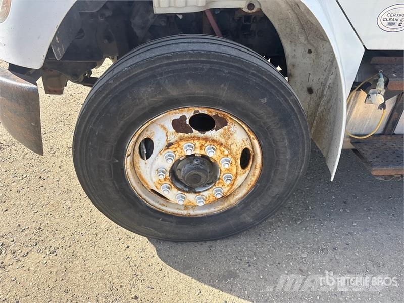 Freightliner M2 106 Фургони