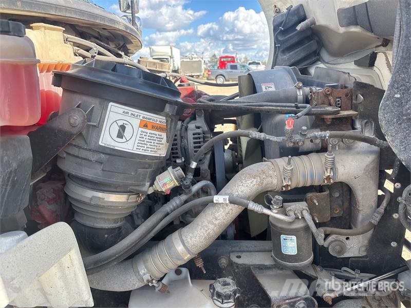 Freightliner M2 106 Фургони