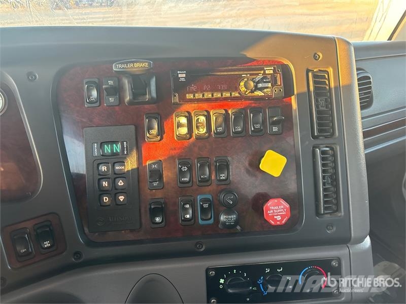 Freightliner M2 106 Camion ribaltabili