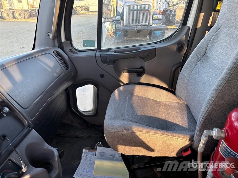Freightliner M2 106 Мини бусове