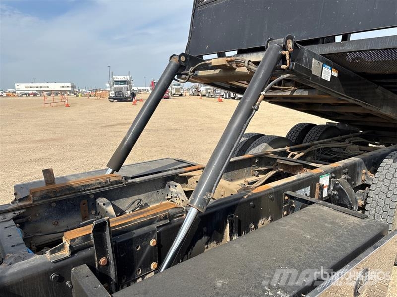 Freightliner M2 106 Hinausautot