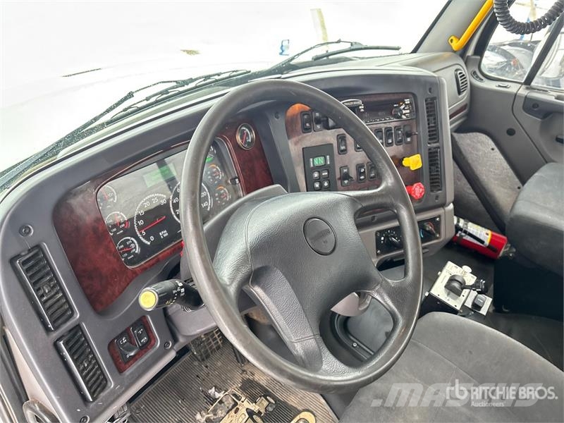 Freightliner M2 106 Kipper
