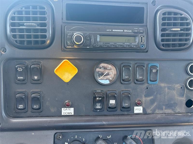 Freightliner M2 106 Kabiny a interiér