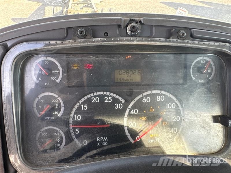 Freightliner M2 106 Kabine i unutrašnjost