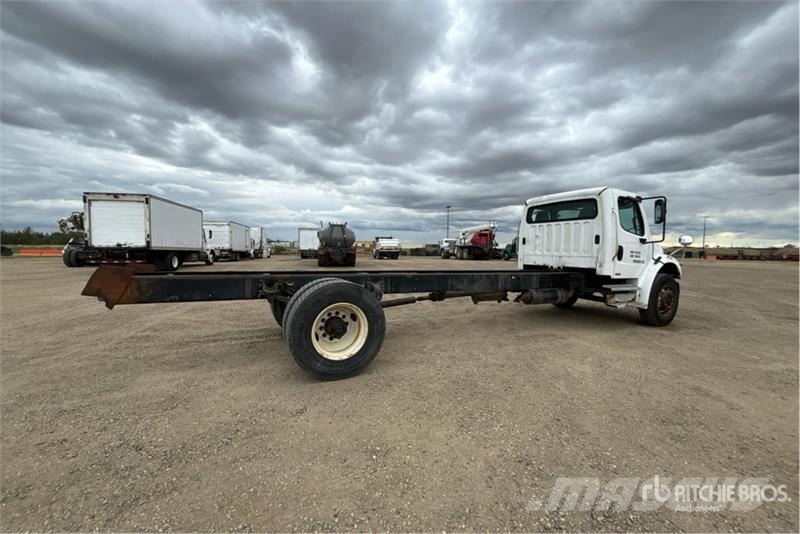 Freightliner M2 106 Kabine i unutrašnjost