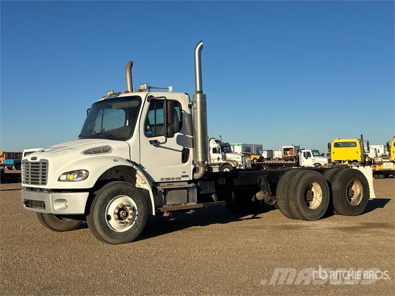 Freightliner M2 106 Cabine e interni