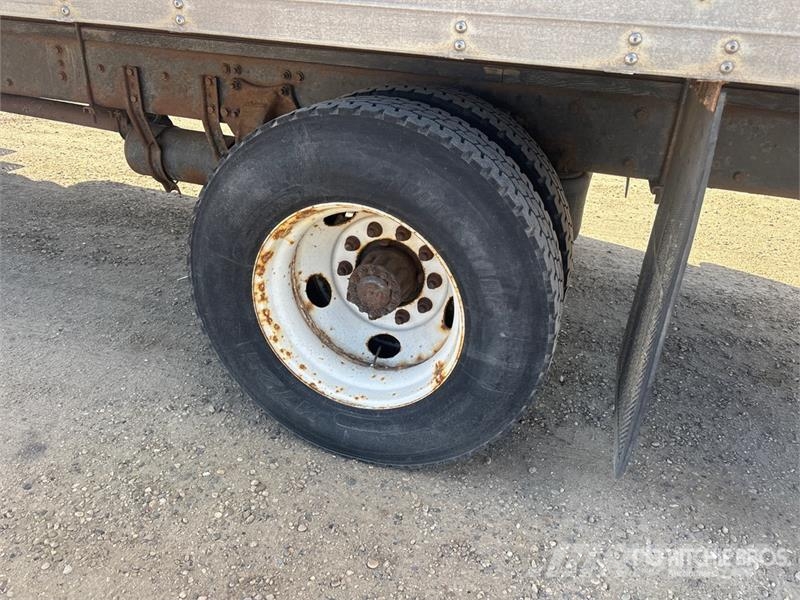 Freightliner M2 106 Фургони