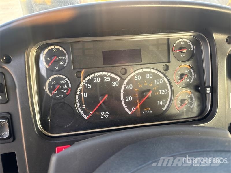 Freightliner M2 106 Cabins and interior
