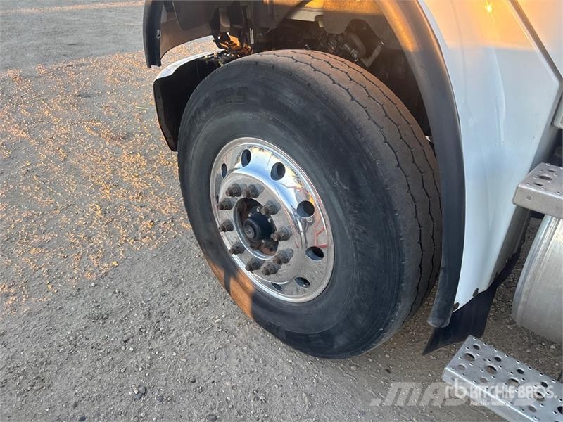 Freightliner M2 106 Camion ribaltabili