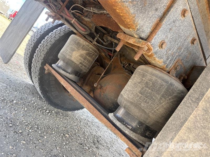 Freightliner M2 106 Фургони