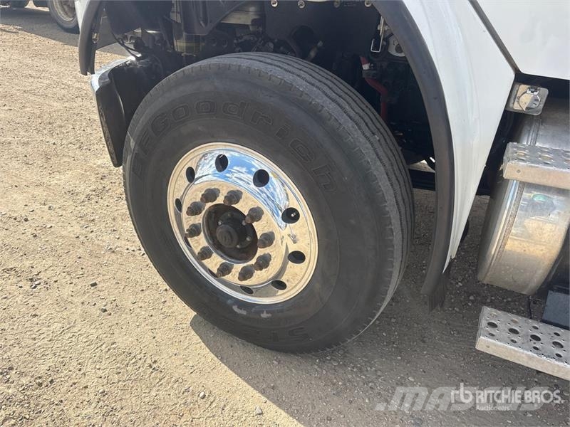 Freightliner M2 106 Грузовики-Самосвалы