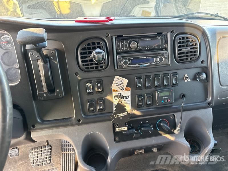 Freightliner M2 106 Мини бусове
