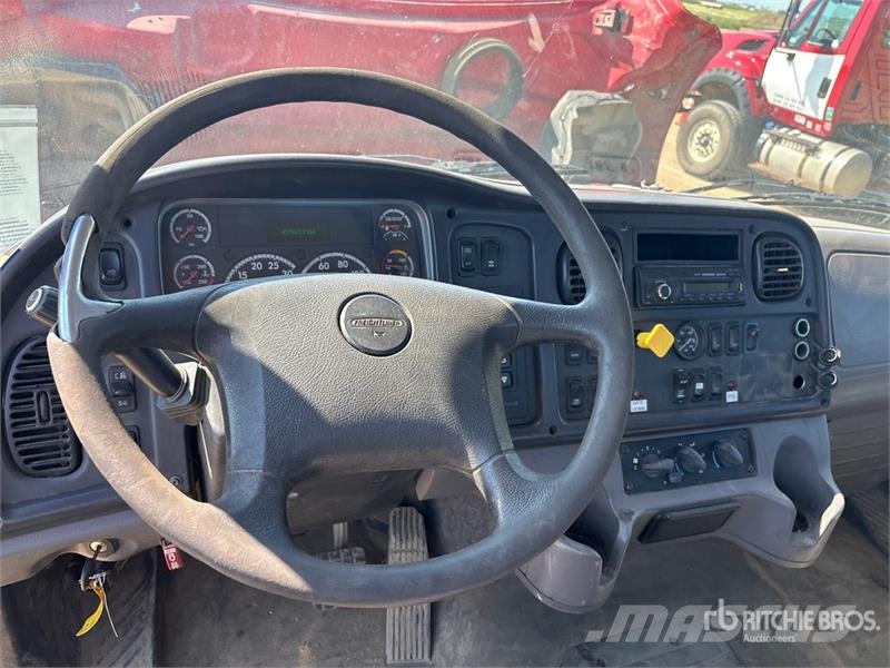 Freightliner M2 106 Kabiny a interiér