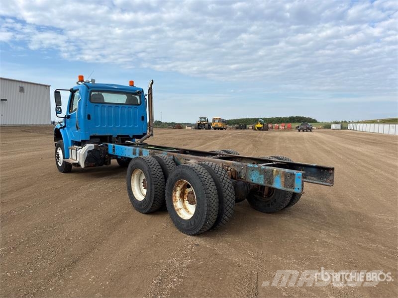 Freightliner M2 106 Kabíny a interiér