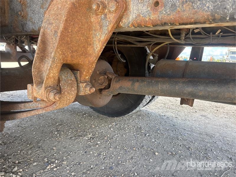 Freightliner M2 106 Фургони