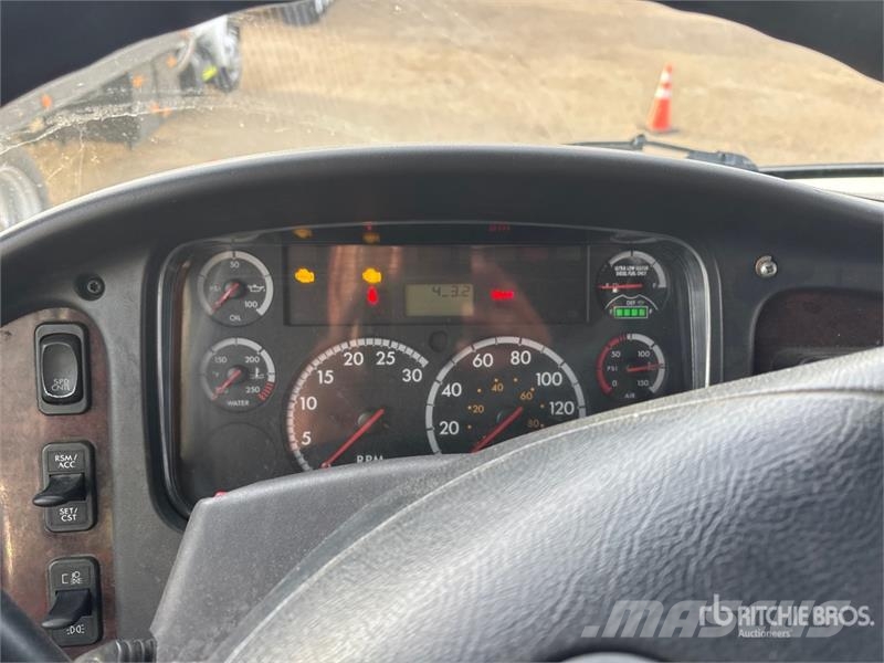 Freightliner M2 106 Kravas automašīnas - refrižeratori