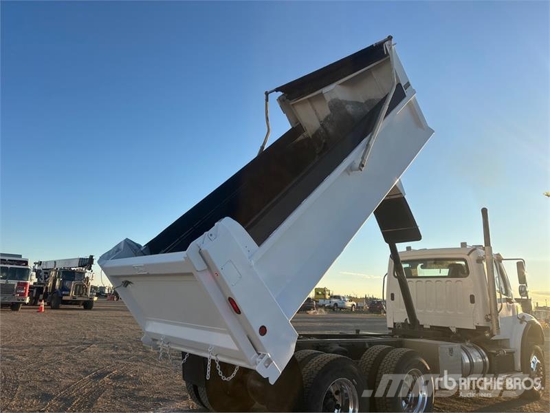 Freightliner M2 106 Camion ribaltabili