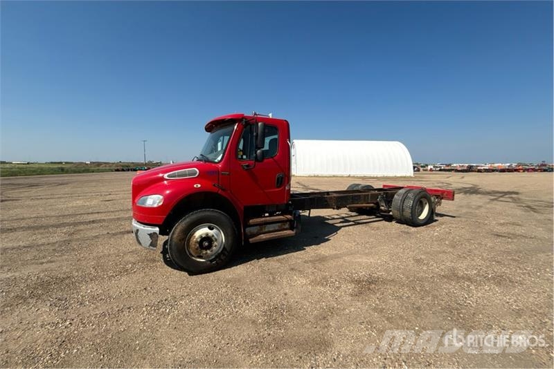 Freightliner M2 106 Kabiny a interiér