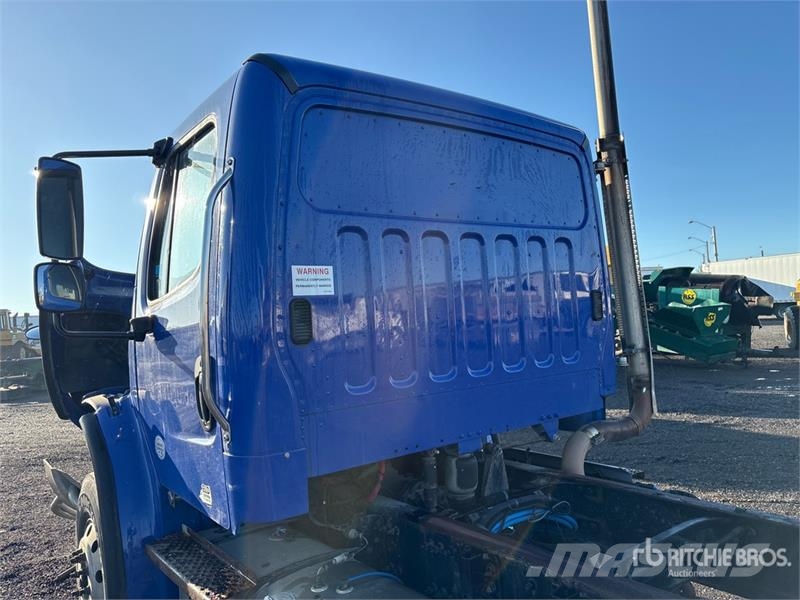 Freightliner M2 106 Hytter och interiör