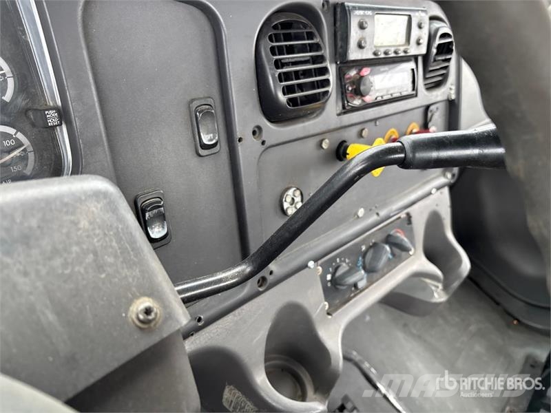 Freightliner M2 106 Kabine i unutrašnjost