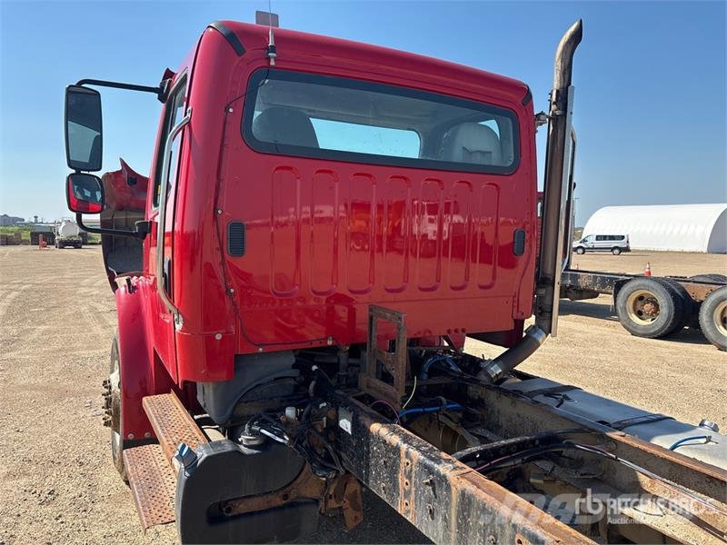 Freightliner M2 106 Kabiny a interiér