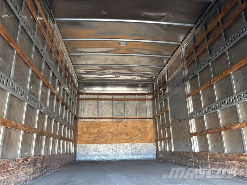 Freightliner M2 106 Фургони