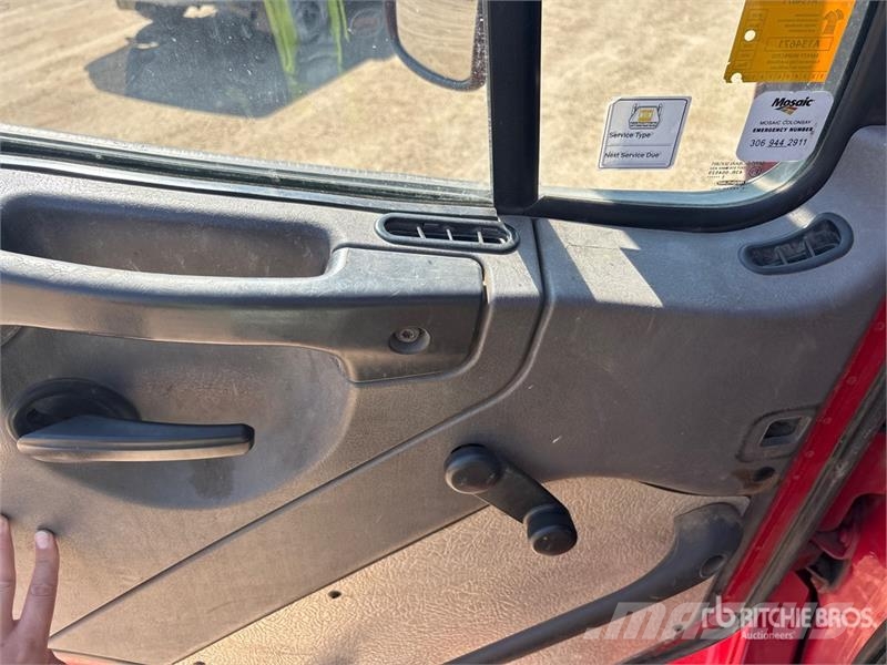 Freightliner M2 106 Kabiny a interiér