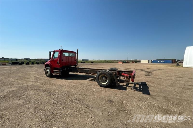 Freightliner M2 106 Kabiny a interiér