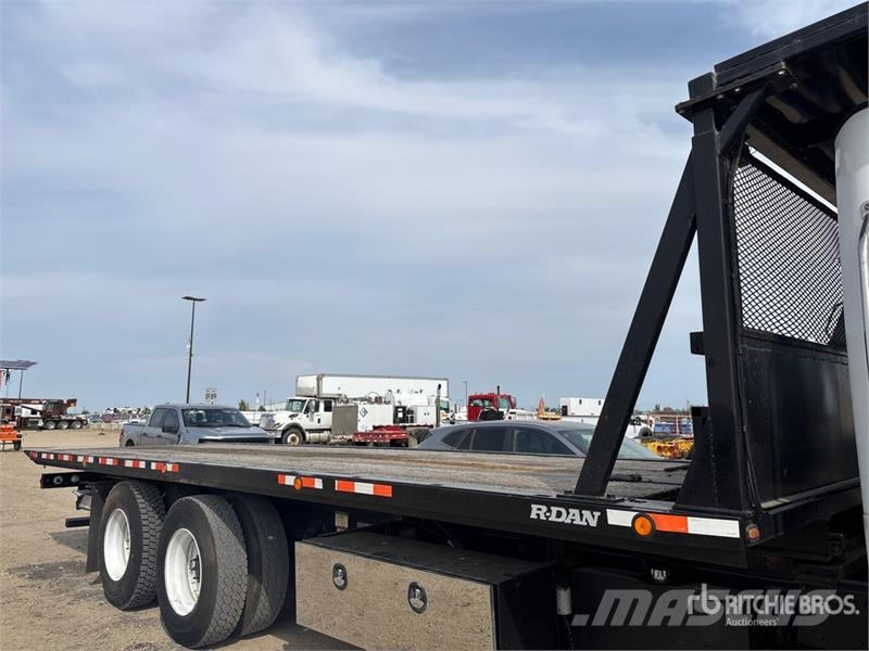 Freightliner M2 106 Hinausautot