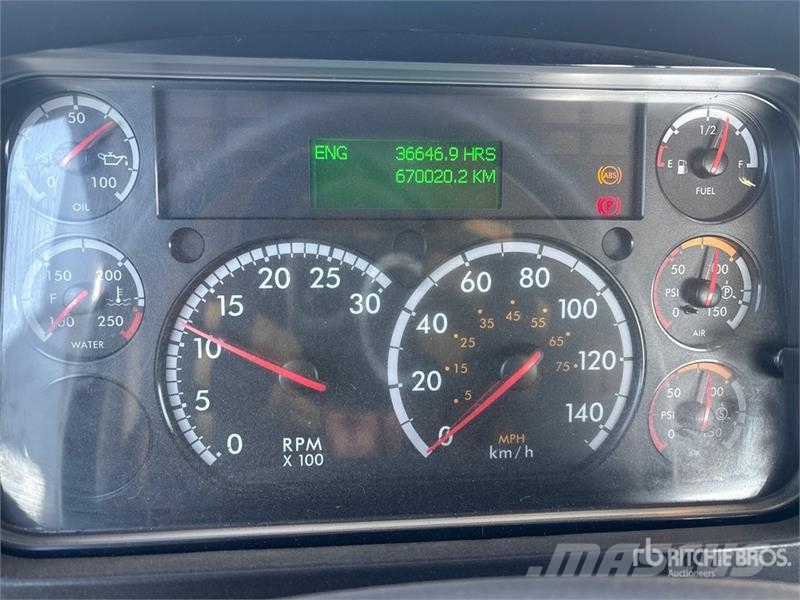 Freightliner M2 106 Cabine e interni