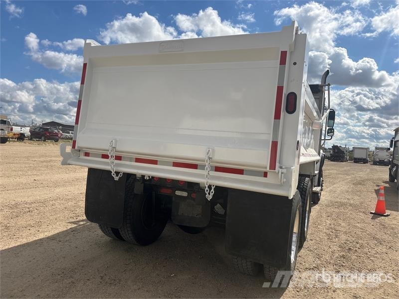Freightliner M2 106 Грузовики-Самосвалы
