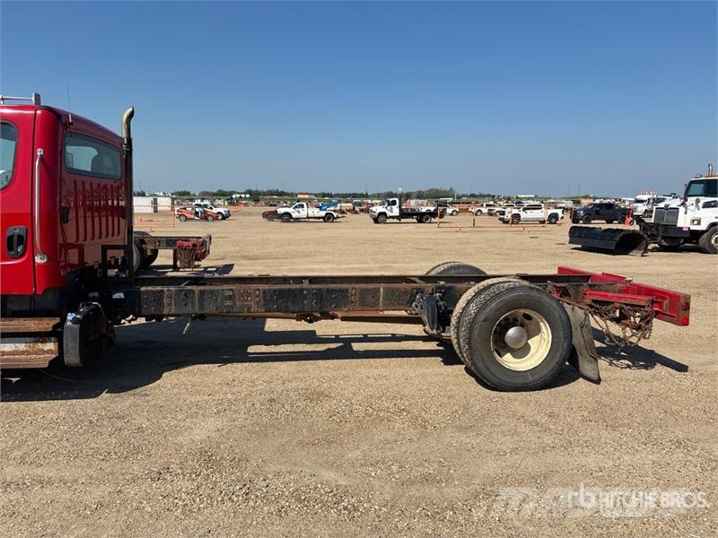 Freightliner M2 106 Kabiny a interiér