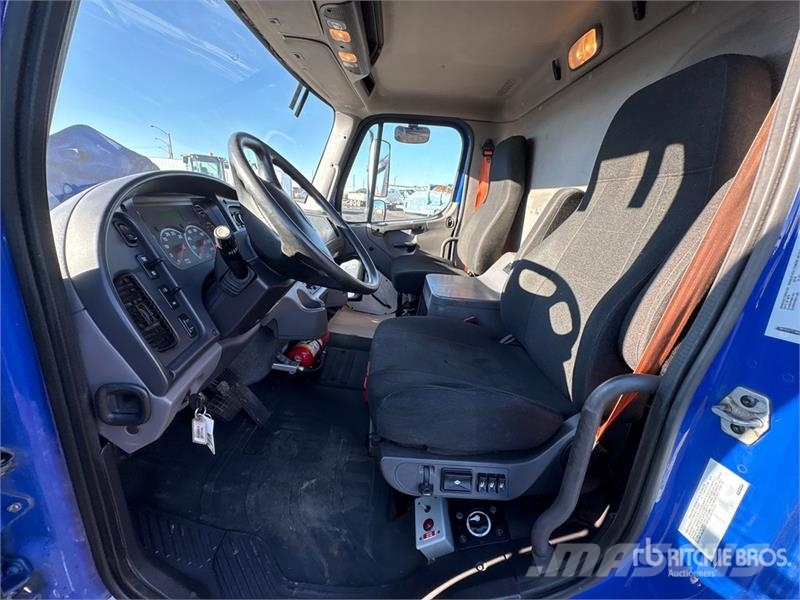 Freightliner M2 106 Hytter och interiör