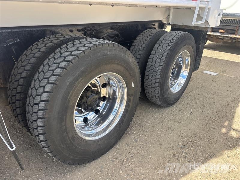 Freightliner M2 106 Грузовики-Самосвалы