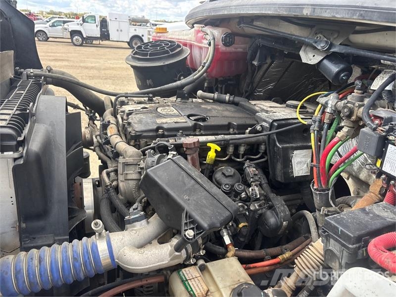 Freightliner M2 106 Грузовики-Самосвалы