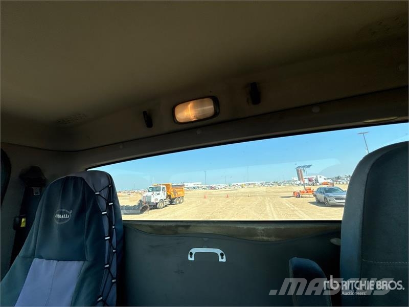 Freightliner M2 106 Kabiny a interiér