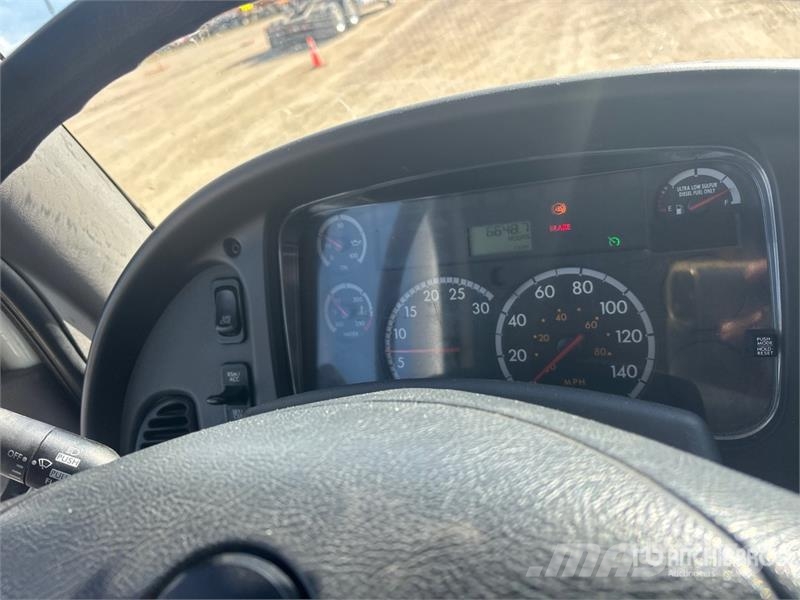 Freightliner M2 106 Фургони