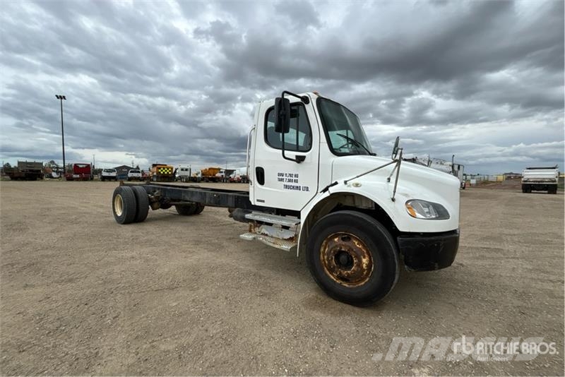 Freightliner M2 106 Kabine i unutrašnjost