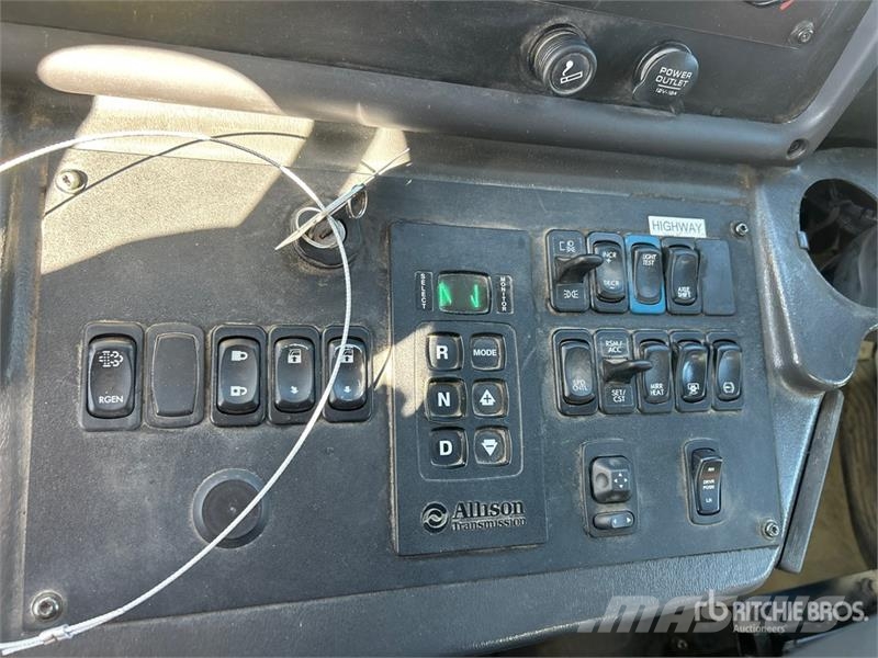 Freightliner M2 106 Šlavimo sunkvežimiai
