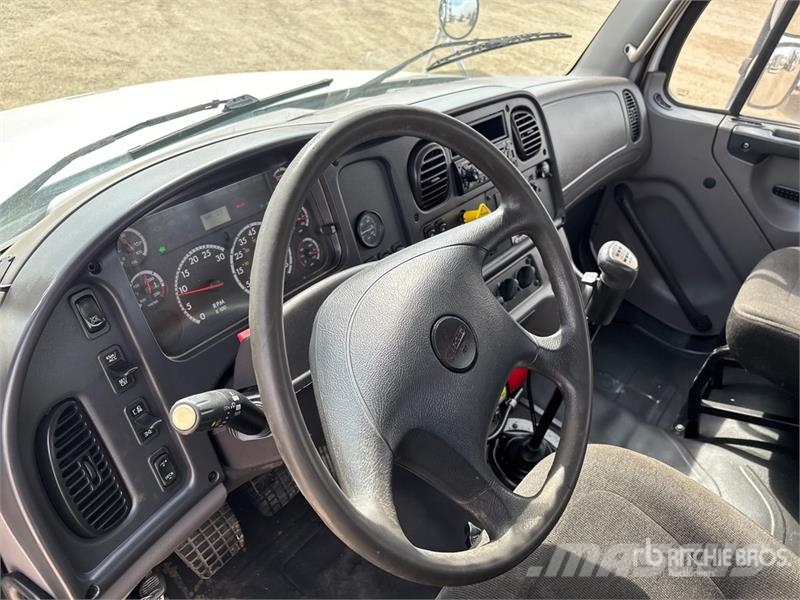 Freightliner M2 106 Hinausautot
